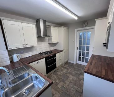 3 bedroom semi-detached house to rent - Photo 4