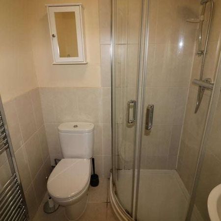 OX Living is proud to present this high-quality 6-bedroom co-living property, perfect for working professionals looking for stylish, stress-free living. Room 2 - Photo 3