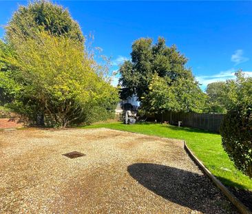 The Crescent, Farnham, Surrey, GU9 - Photo 3