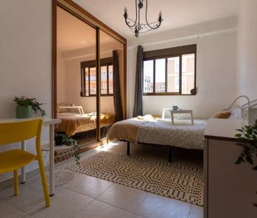 Carrer de les Illes Canàries, Valencia, Valencian Community 46023 - Photo 4