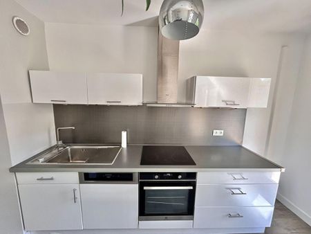 Location Appartement 2 pièces 49m² NICE 06200 - Photo 3