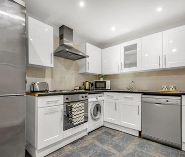 3 bedroom flat to rent - Photo 6