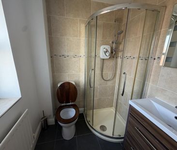3 bedroom terraced house to rent - Photo 6