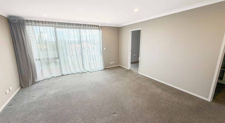 Immaculate townhouse with granny flat, solar & high spec finishes! - Photo 3