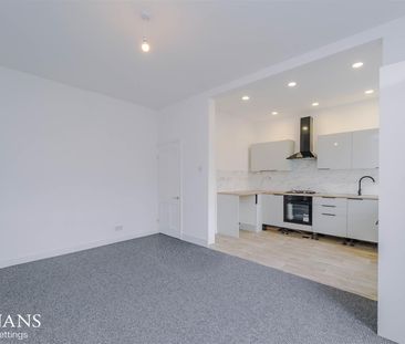 Clarendon Road, Swinton, Manchester - Photo 3