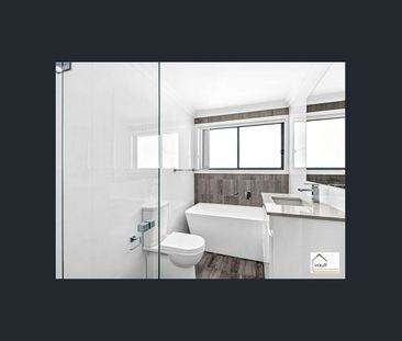 Beautiful and spacious, conveniently located - Photo 4