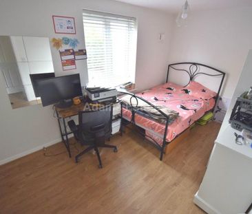 2 bedroom maisonette to rent - Photo 5