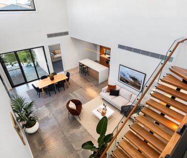 Architectural Masterpiece: - Photo 3