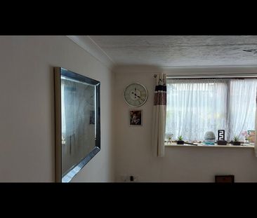 2 Bed Flat, Compton House, SO16 - Photo 2