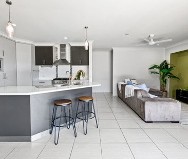 Exceptional 5-Bedroom Home Minutes from Eimeo Beach - Photo 5