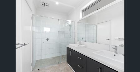 Contemporary living at a convenient location - Photo 3