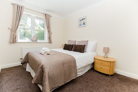 Sandown Court, Worth, Crawley RH10 - Photo 3