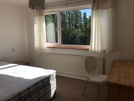 4 bedroom terraced house to rent - Photo 5