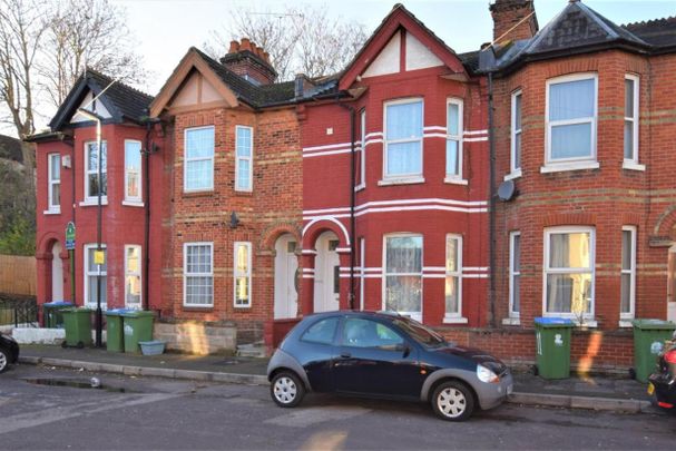 Thackeray Road, Southampton - Photo 1