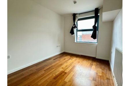 2 bedroom flat - Photo 4