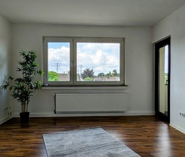 Familienwohnung: 4 Zimmer, Balkon & Parkplatz - Foto 2