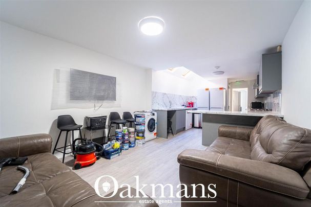 6 bedroom end of terrace house to rent - Photo 1