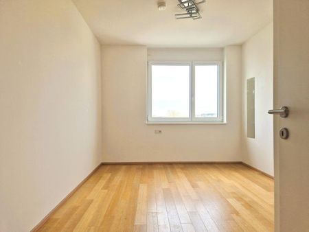 Stadt Haag Zentrum! Sonnige 3-Zimmer-Wohnung mit Balkon und herrlicher Fernsicht, 73 m² WNFL, Küche möbliert, Tiefgaragenplatz! - Foto 4