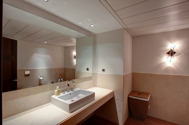 Cascada de Camojan, Marbella Golden Mile, Marbella, Andalusia 29602 - Photo 1