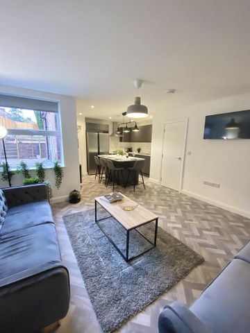 8 bedroom house of multiple occupation to rent - Photo 4