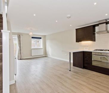 2 bedroom end of terrace house to rent - Photo 1