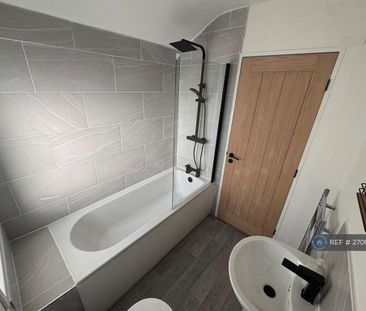 2 bedroom end of terrace house to rent - Photo 4