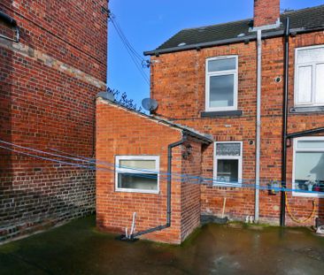 2 bedroom end of terrace house to rent - Photo 3