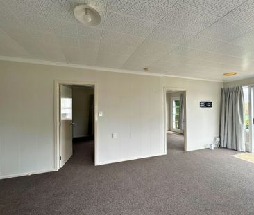 Tidy 3-Bed Home in Sought-After Stanmore Bay - Photo 2