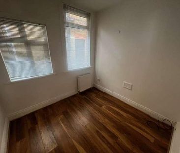 Sewardstone Road, Waltham Abbey, EN9 - Photo 4