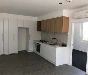 Modern 2-Bedroom Apartment with Parking in Convenient Lidcombe Location - Photo 2