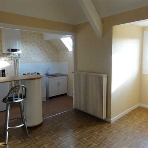 Location Appartement 2 pièces 37m² LE CREUSOT 71200 - Photo 1