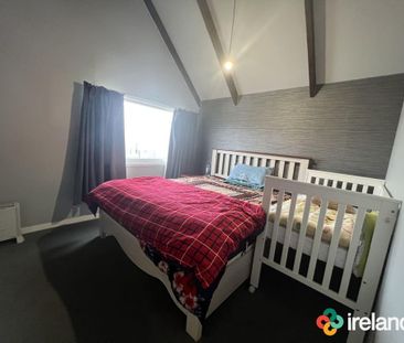 A Stroll to Cafes & Shops - Photo 2