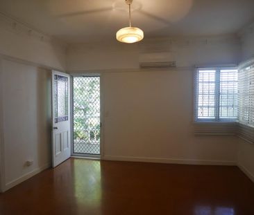 37 Fraser Street, Graceville QLD 4075 - House For Rent - $600 | Domain - Photo 2