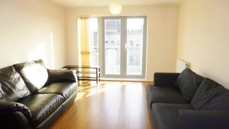 2 bedroom flat to rent - Photo 2