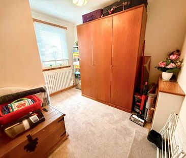 3 bedroom flat to rent - Photo 6