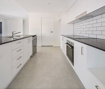 Lovely Four Bedroom home Sunshine Cove Estate - Photo 1