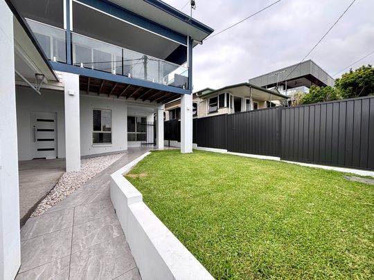 Renovated Dual-Living Family Home in Manly - Photo 1