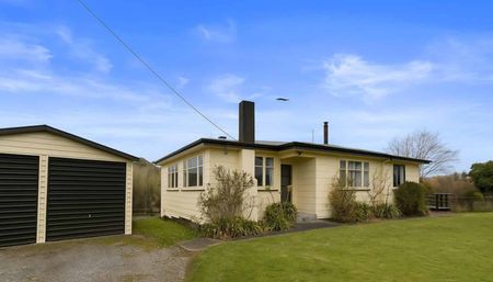 Tidy, serene and rural in Taihape - Photo 4