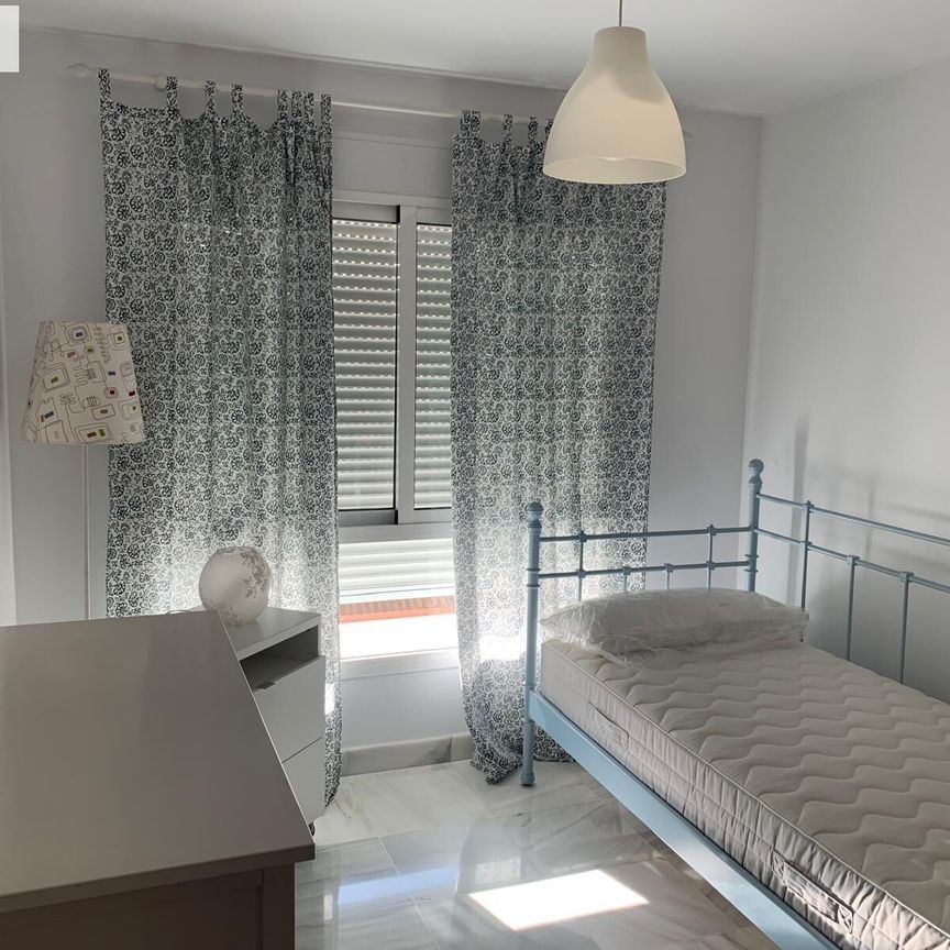 Atico en alquiler en Malaga - Photo 1