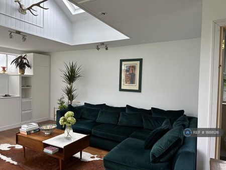 1 bedroom in a house share to rent - Photo 4