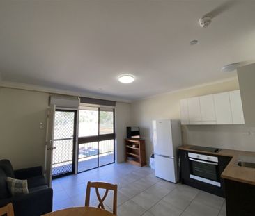 Furnished Studio Apartment - Photo 2