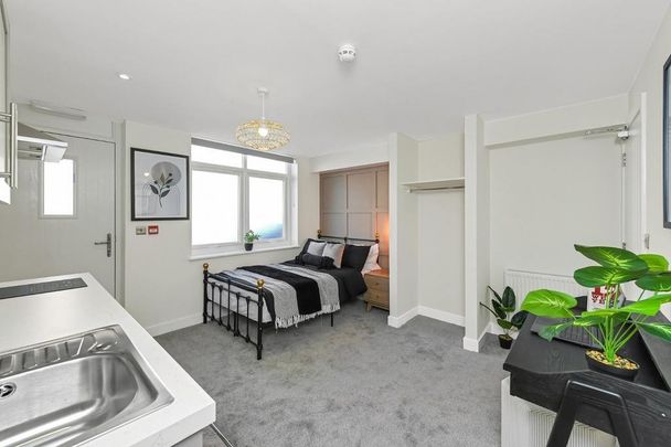 6 bedroom house to rent - Photo 1