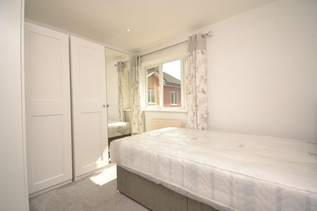 2 bedroom Flat To Let - Photo 3