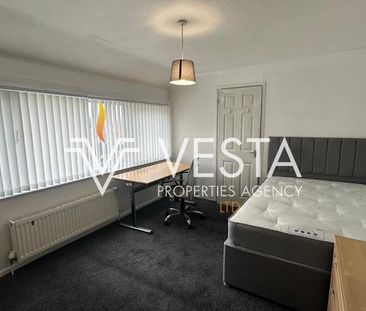 4 bedroom semi-detached house to rent - Photo 4