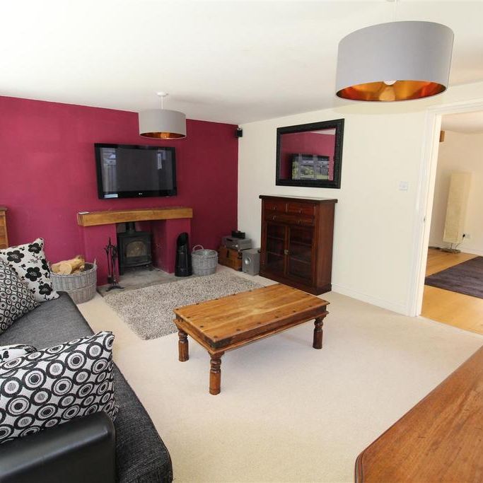 3 bedroom semi-detached house to rent - Photo 1