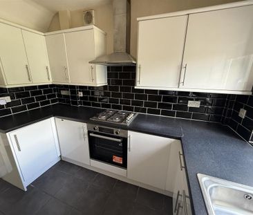 3 bedroom semi-detached house to rent - Photo 6