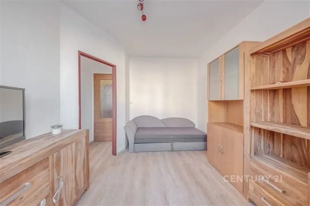 Moderní 2+1 s balkonem a garáží | 7 min od metra Rajská zahrada - Photo 1
