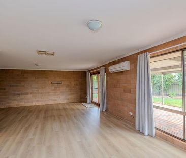 Comfortable Family Living in Red Cliffs - Photo 2