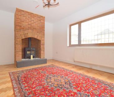 Detached House - Photo 2