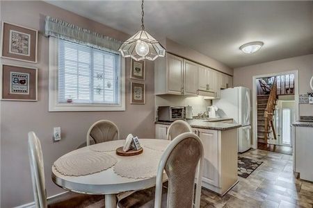 For Lease - 47 Hartnell Square, Brampton, Ontario - Photo 4